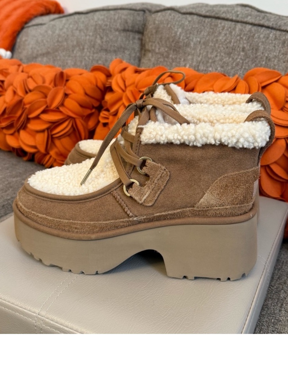 ❣️🆕UGG Classic New Heights Genuine Shearling Lace-Up Booties In Chestnut❣️ - Picture 5 of 10